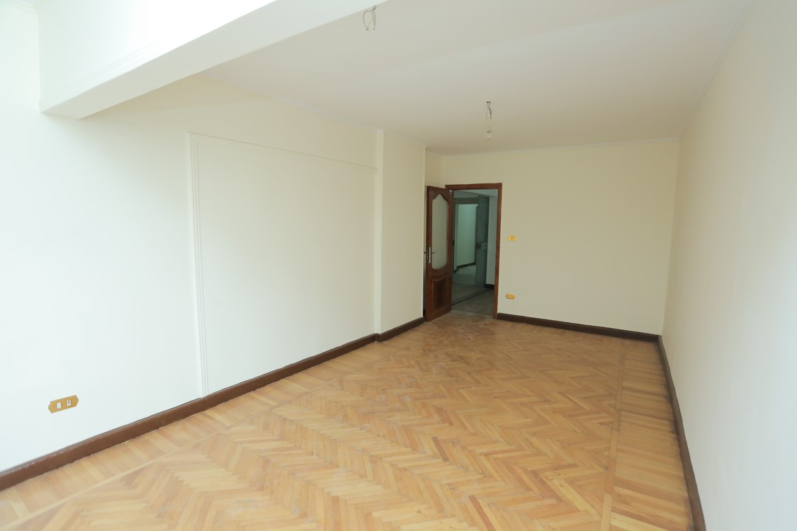 Administrative Office for rent 200m Zezinia (Abo Qir St.)