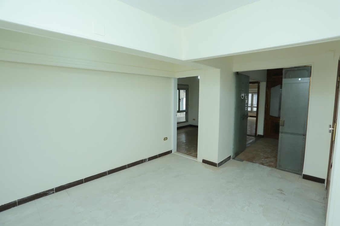 Administrative Office for rent 200m Zezinia (Abo Qir St.)