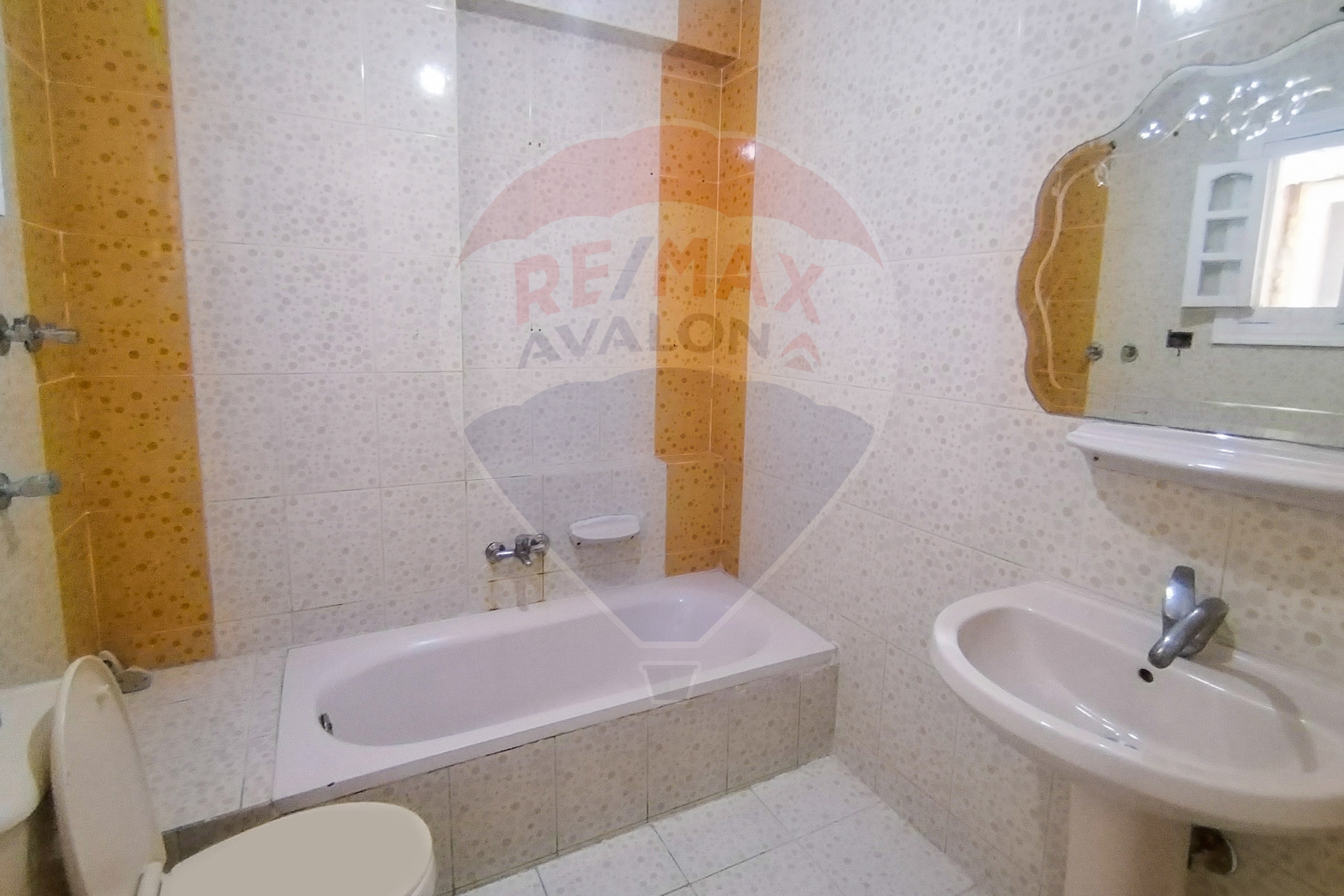 Apartment for sale 140 m sidi beshr (Steps from Gamal Abdel Nasser St. and Al-Issawi St.)