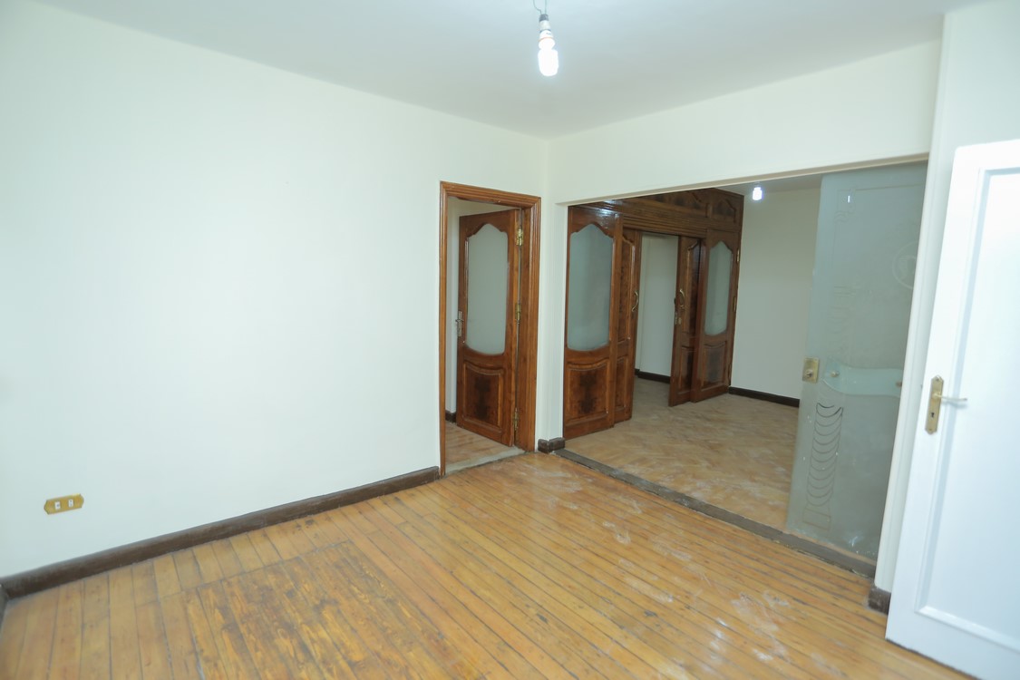 Administrative Office for rent 200m Zezinia (Abo Qir St.)
