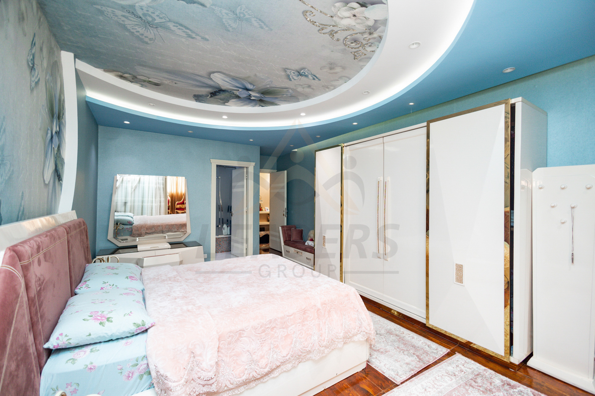 Apartment for sale 560 m Louran (Sarhank St.)