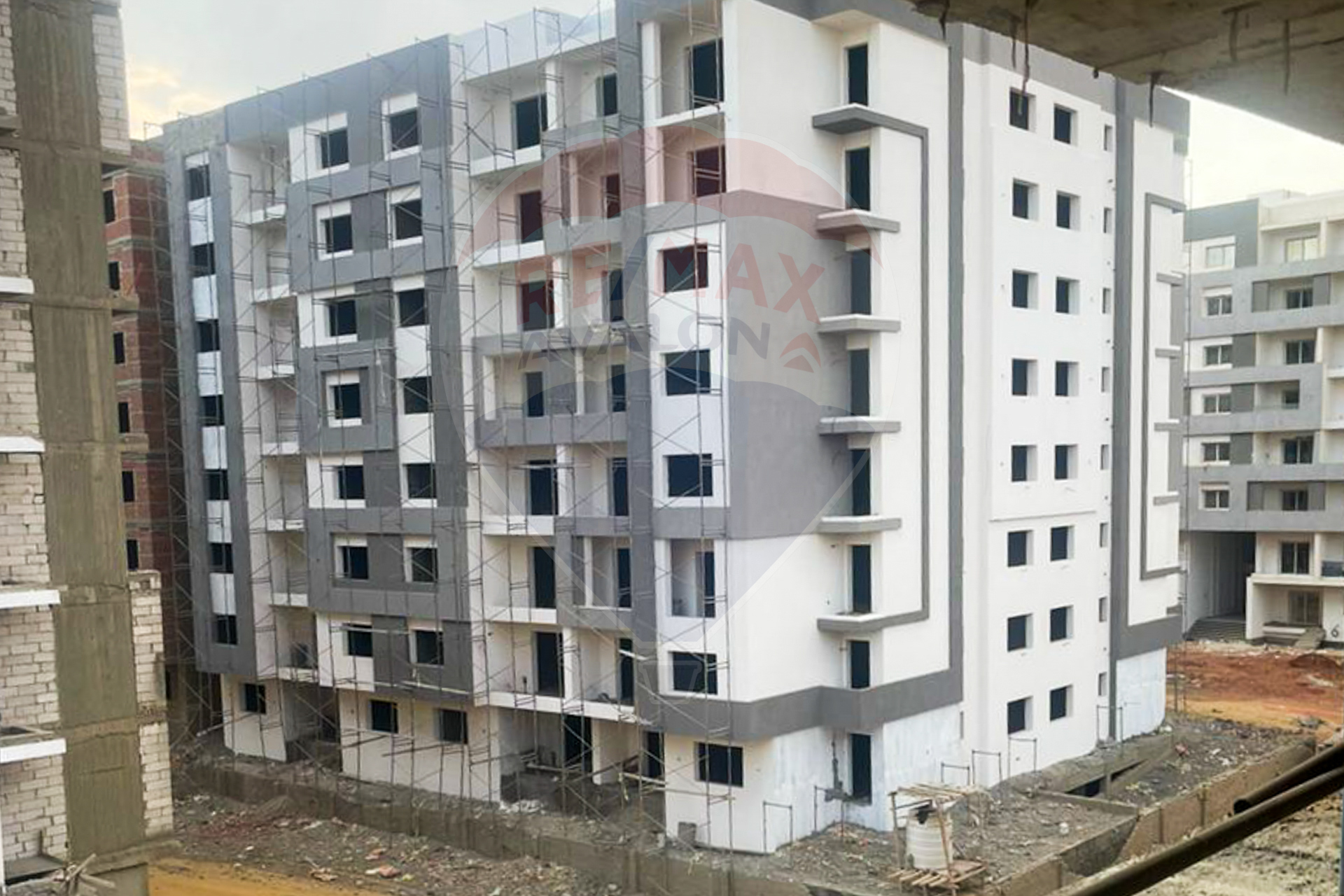 Shop + roof for sale 49 m Administrative Capital (Hub Capital - Al-Sefarat District)