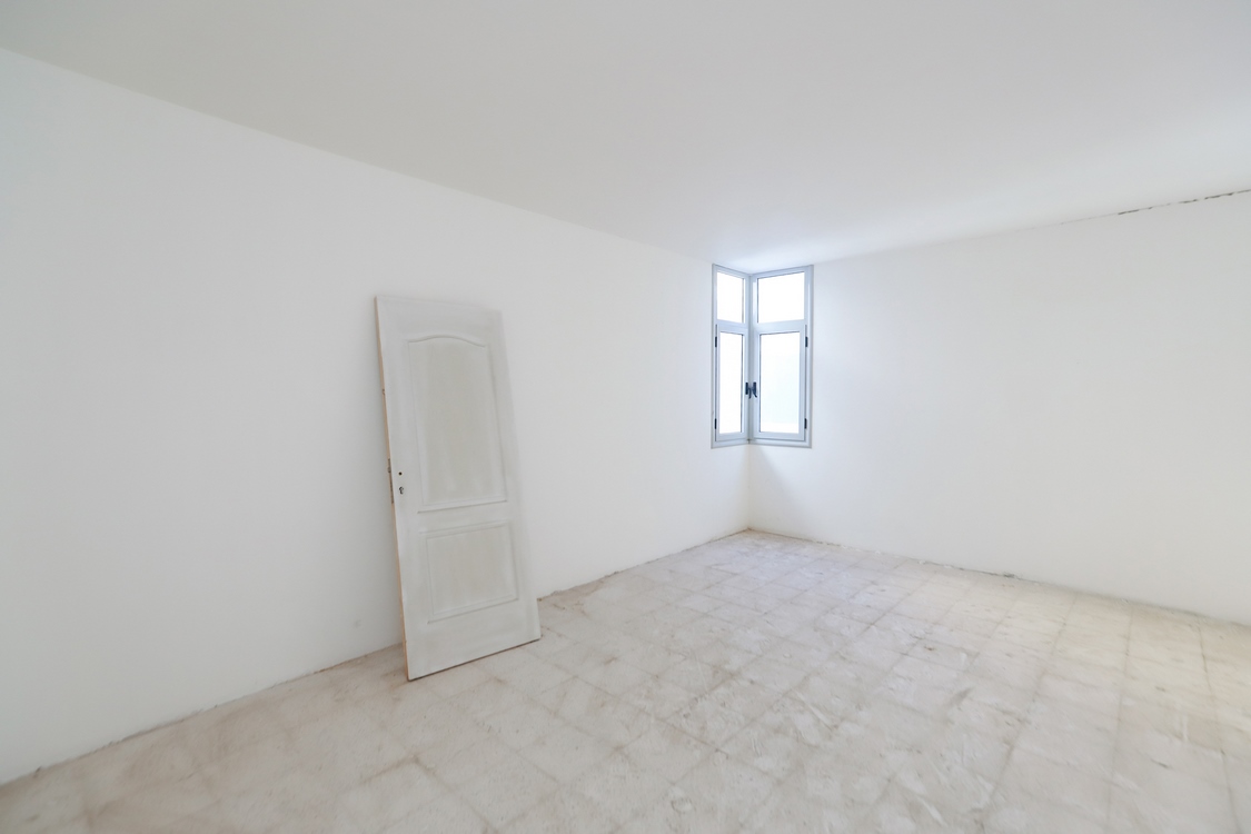 شقة للبيع 350 م لوران (على البحر مباشرة)- أول سكن