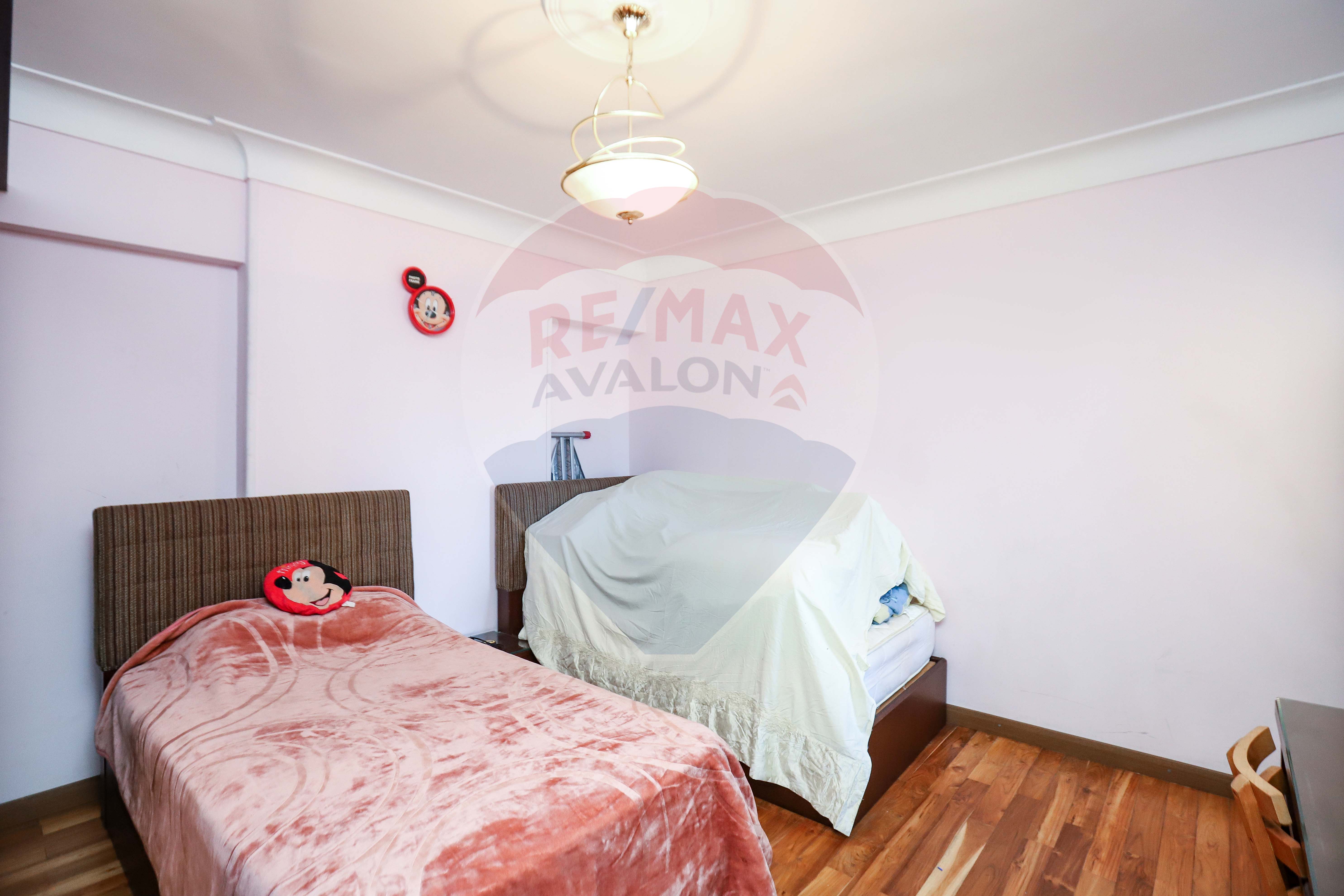 شقه للبيع 218 م جليم ( ش ابو قير مباشره )