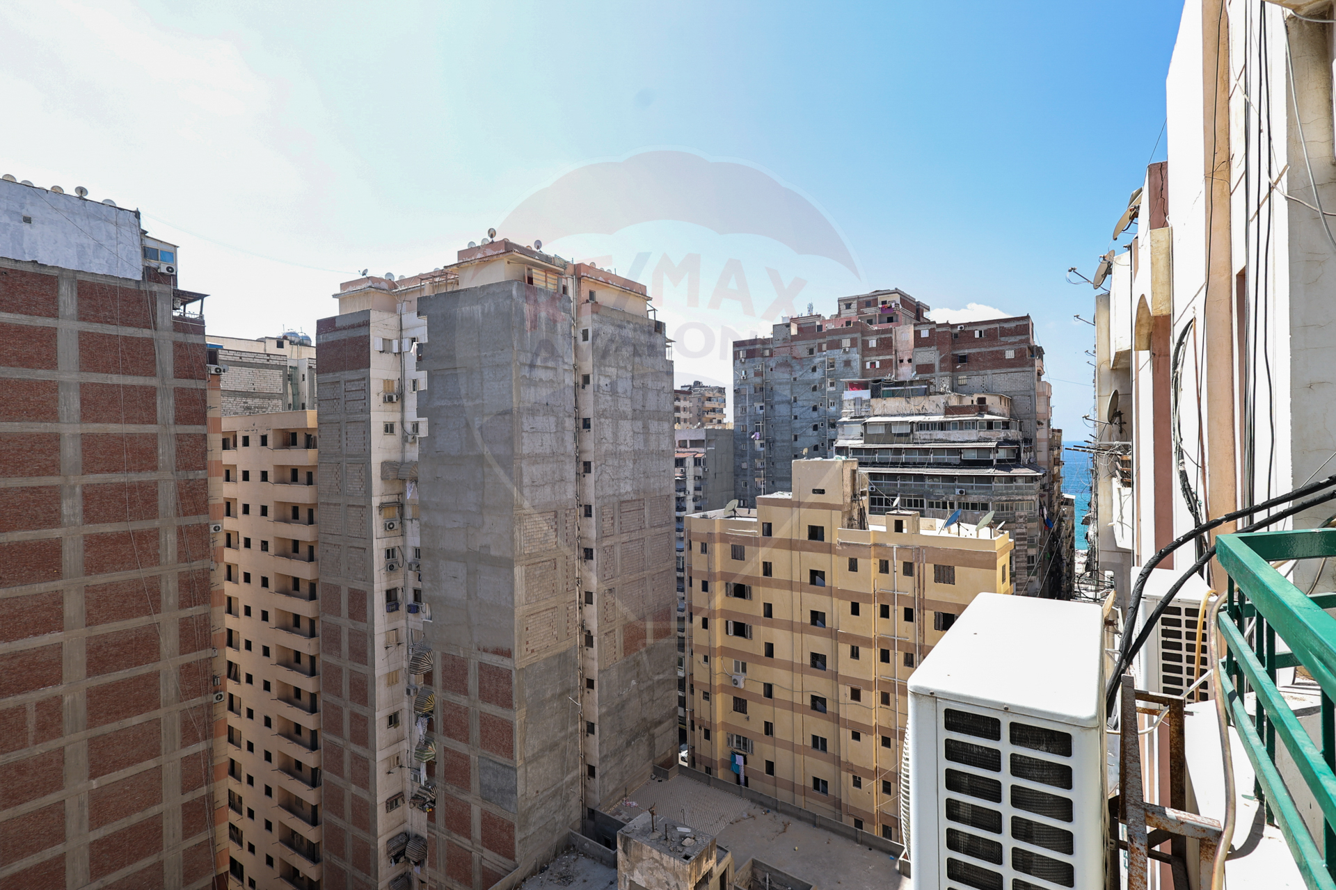 شقة للبيع 105 م المندرة (ش جمال عبد الناصر)