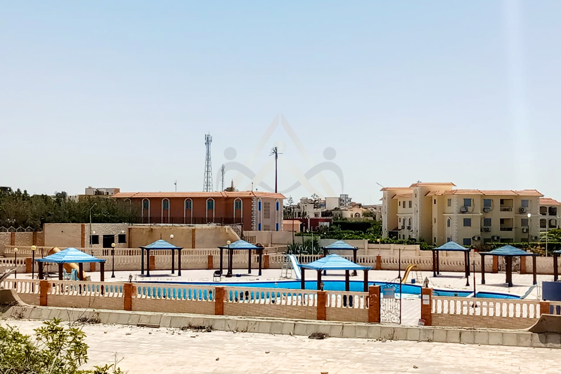 فيلا ستاند الون للبيع (قرية البنوك - الساحل) 400 م