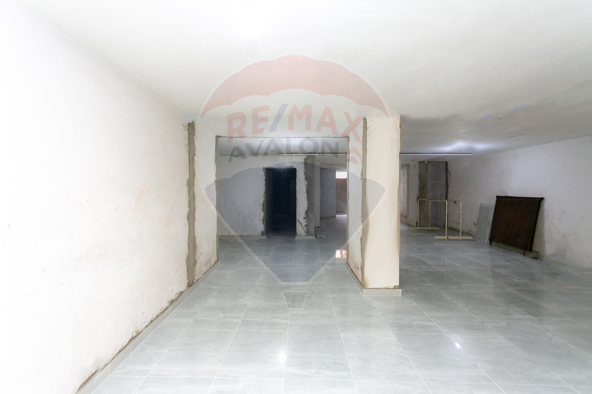 محل للبيع 335 م سبورتنج ( ش طيبة )