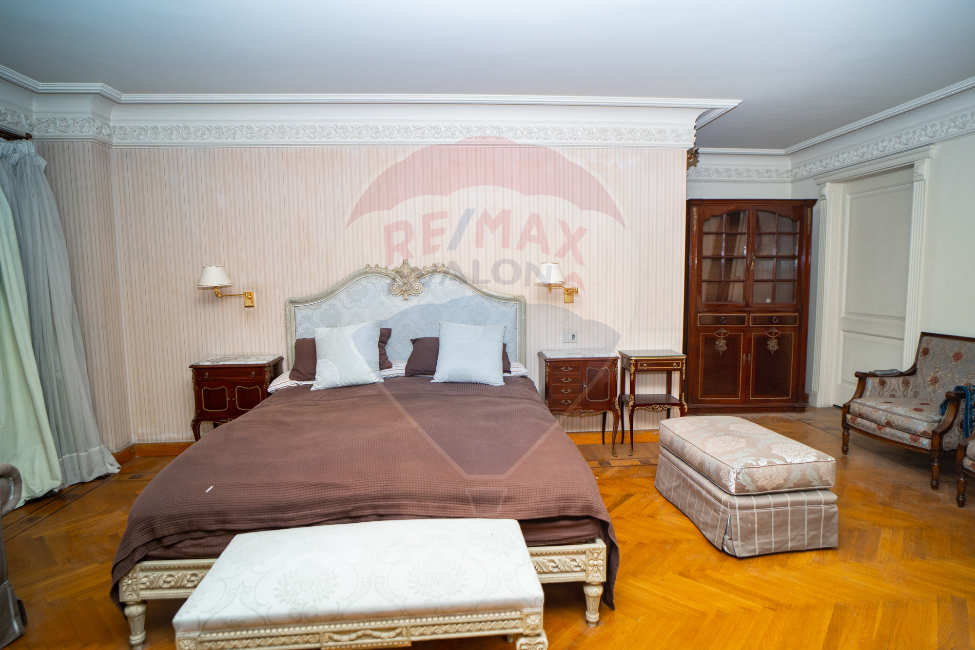 شقة للبيع 636م سموحة (ش البرت الاول - عمارات البارون)