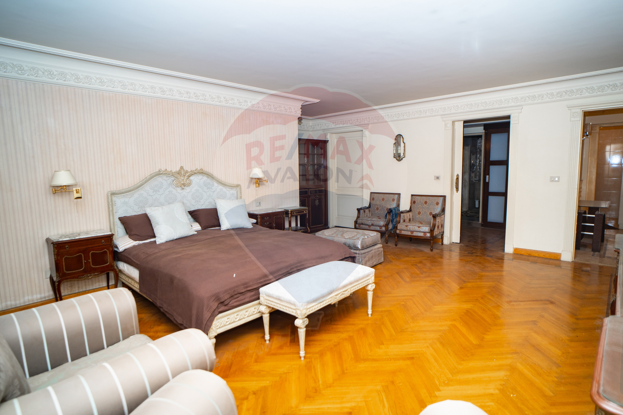 شقة للبيع 636م سموحة (ش البرت الاول - عمارات البارون)