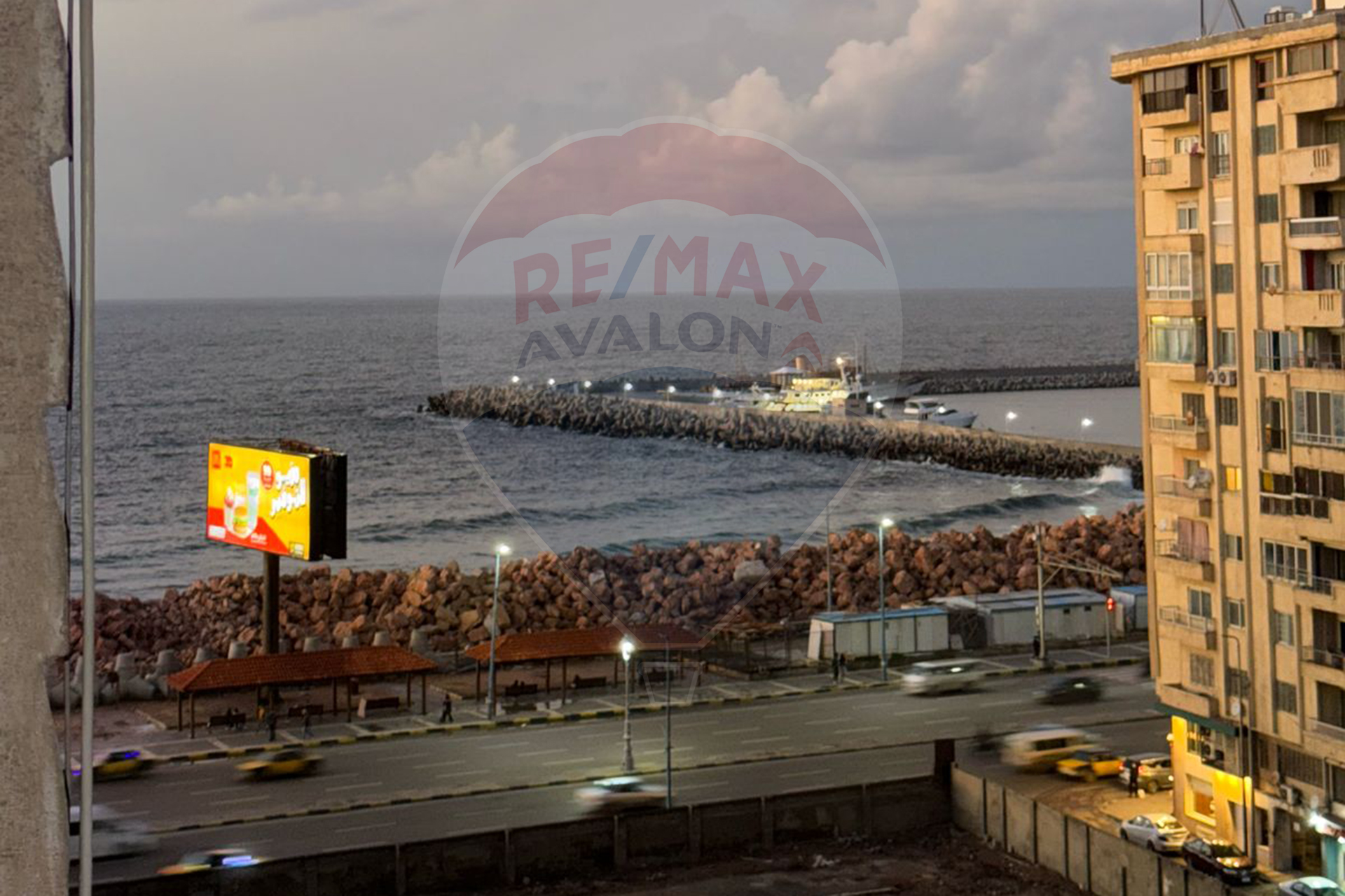 شقه للبيع  180 م لوران ( تاني نمره من البحر )