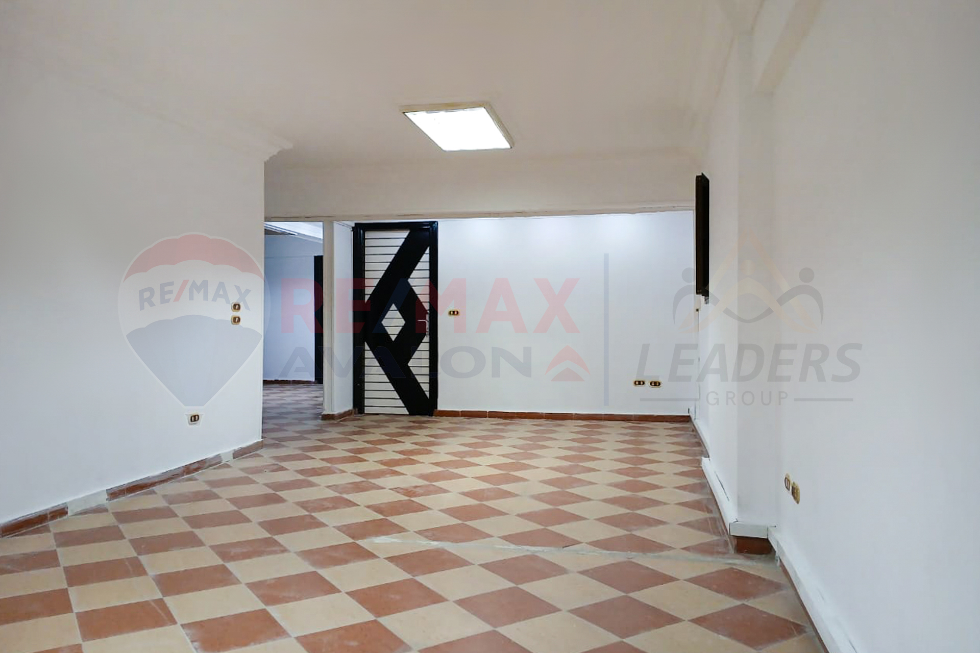 Administrative headquarters for rent 140 m Janaklis (Abu Qir St.)