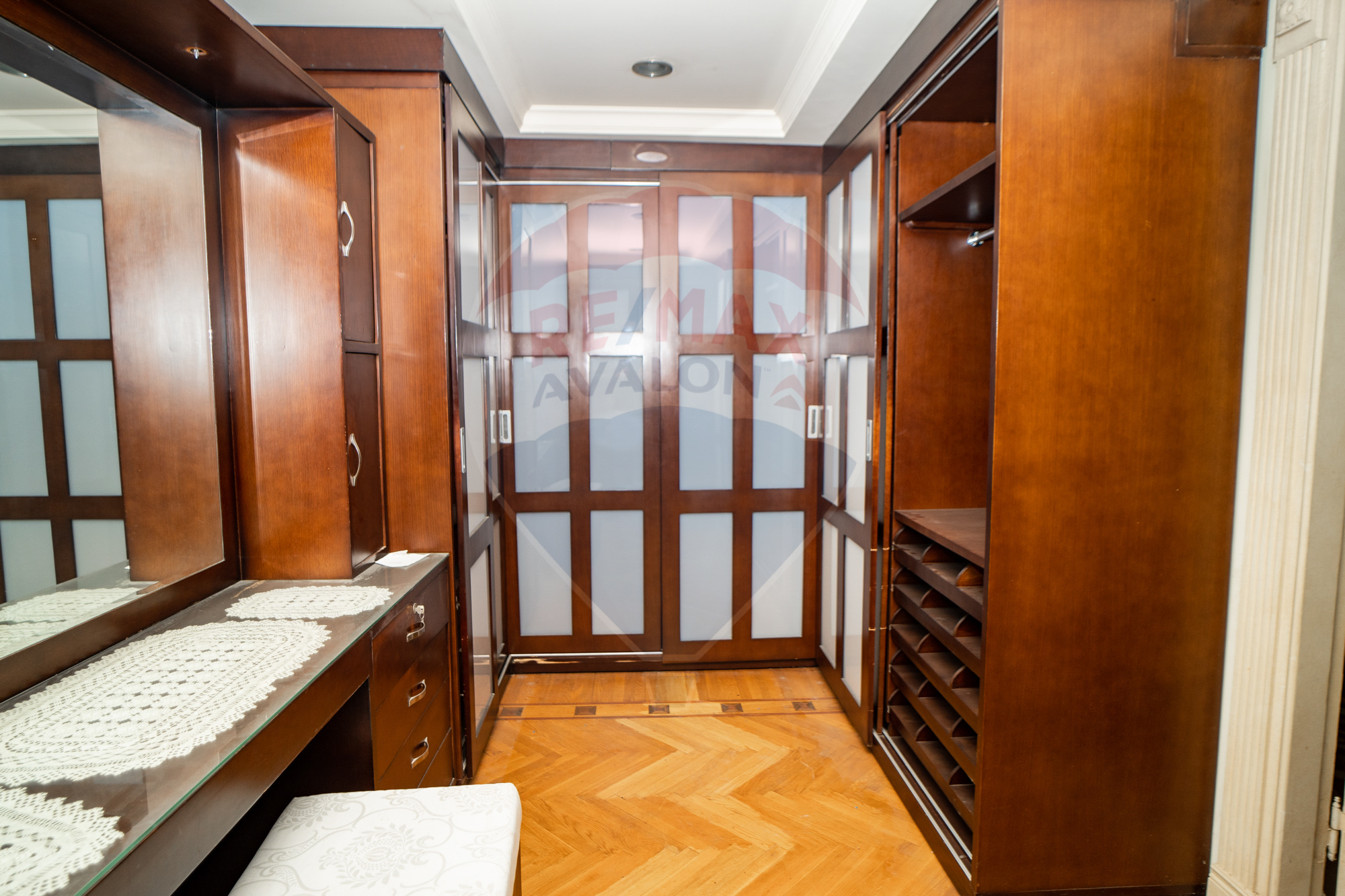 شقة للبيع 636م سموحة (ش البرت الاول - عمارات البارون)