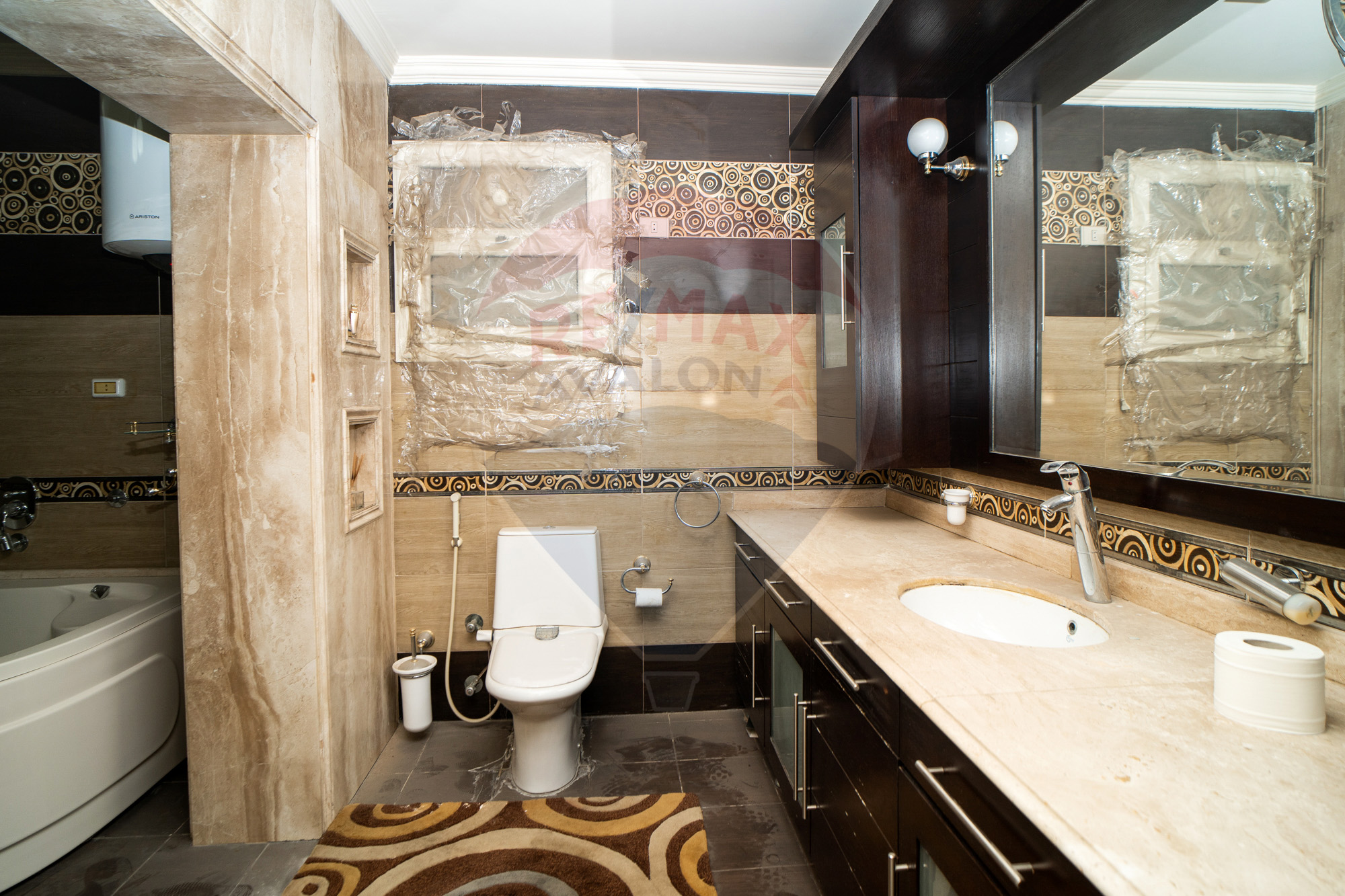 شقة للبيع 636م سموحة (ش البرت الاول - عمارات البارون)