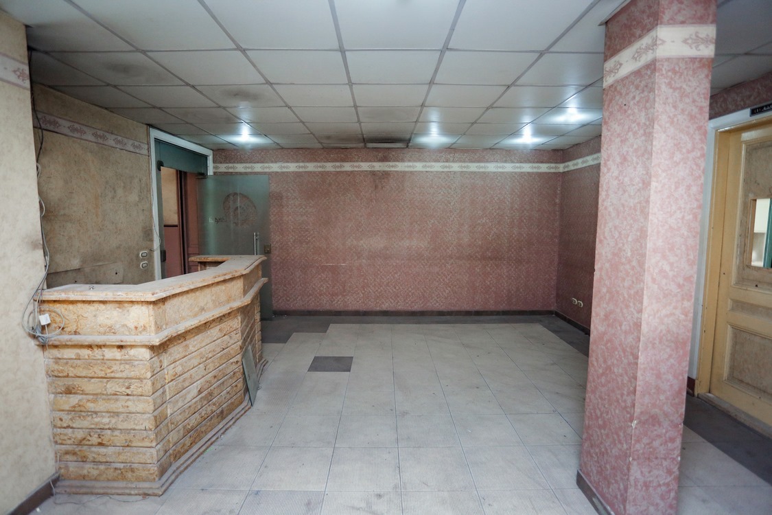 شقة إدارى للايجار550م محطة الرمل (ميدان سعد زغلول)