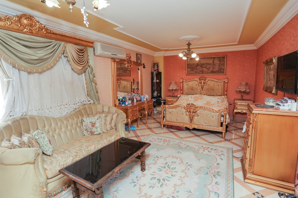 شقة مسجله شهر عقاري للبيع 220م سموحة ( ميدان فيكتور عمانويل )