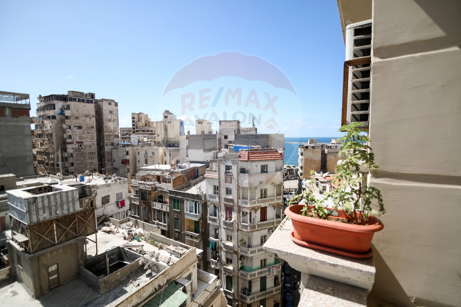 شقة للبيع 165 م الازاريطة (خطوات من الترام)