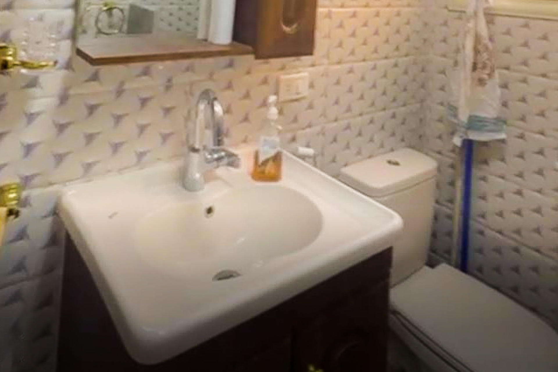 Chalet for sale (Blue Valley Resort - kilo 115) 80 m net