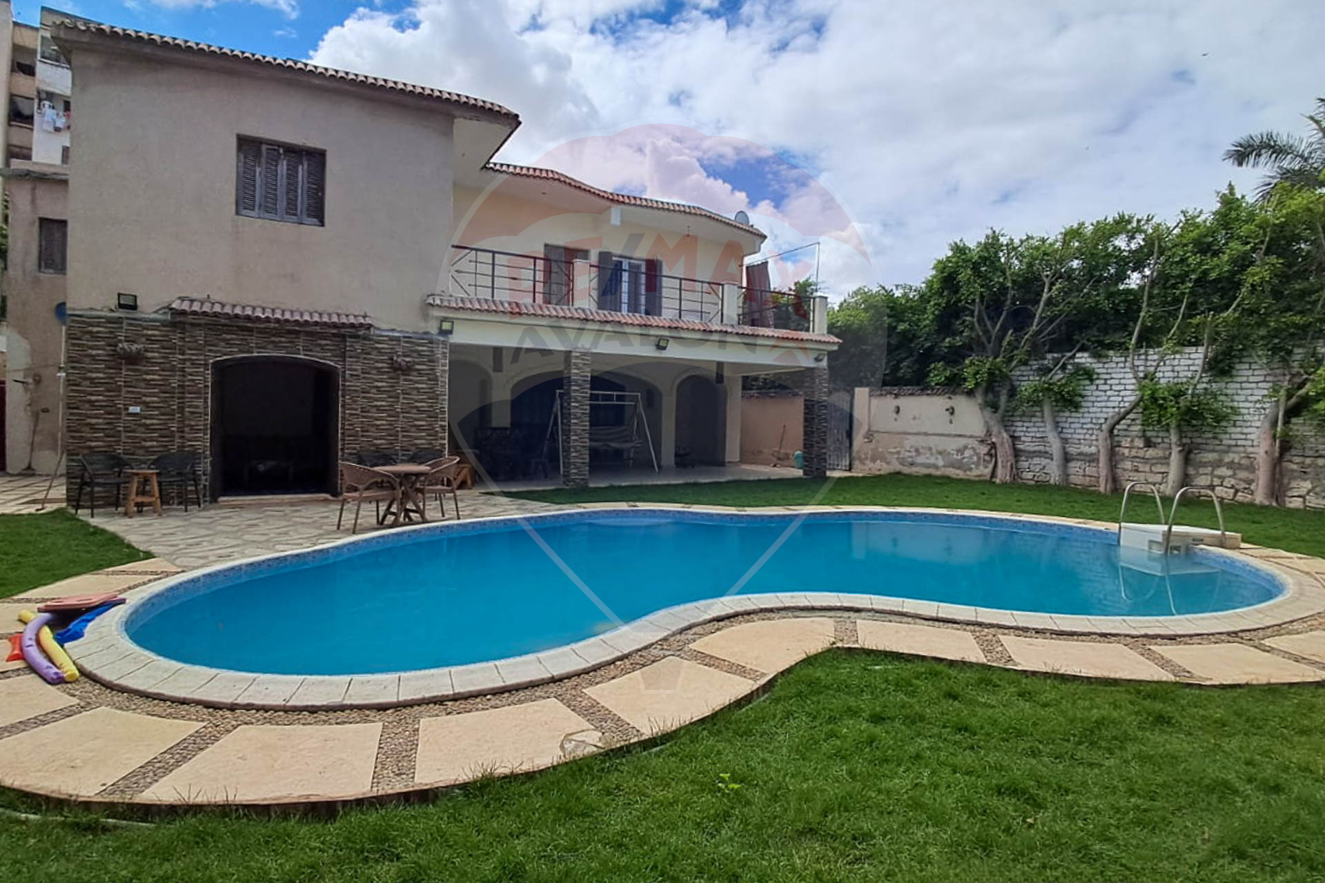 ستاند الوان للبيع 540 م العجمي (البيطاش)