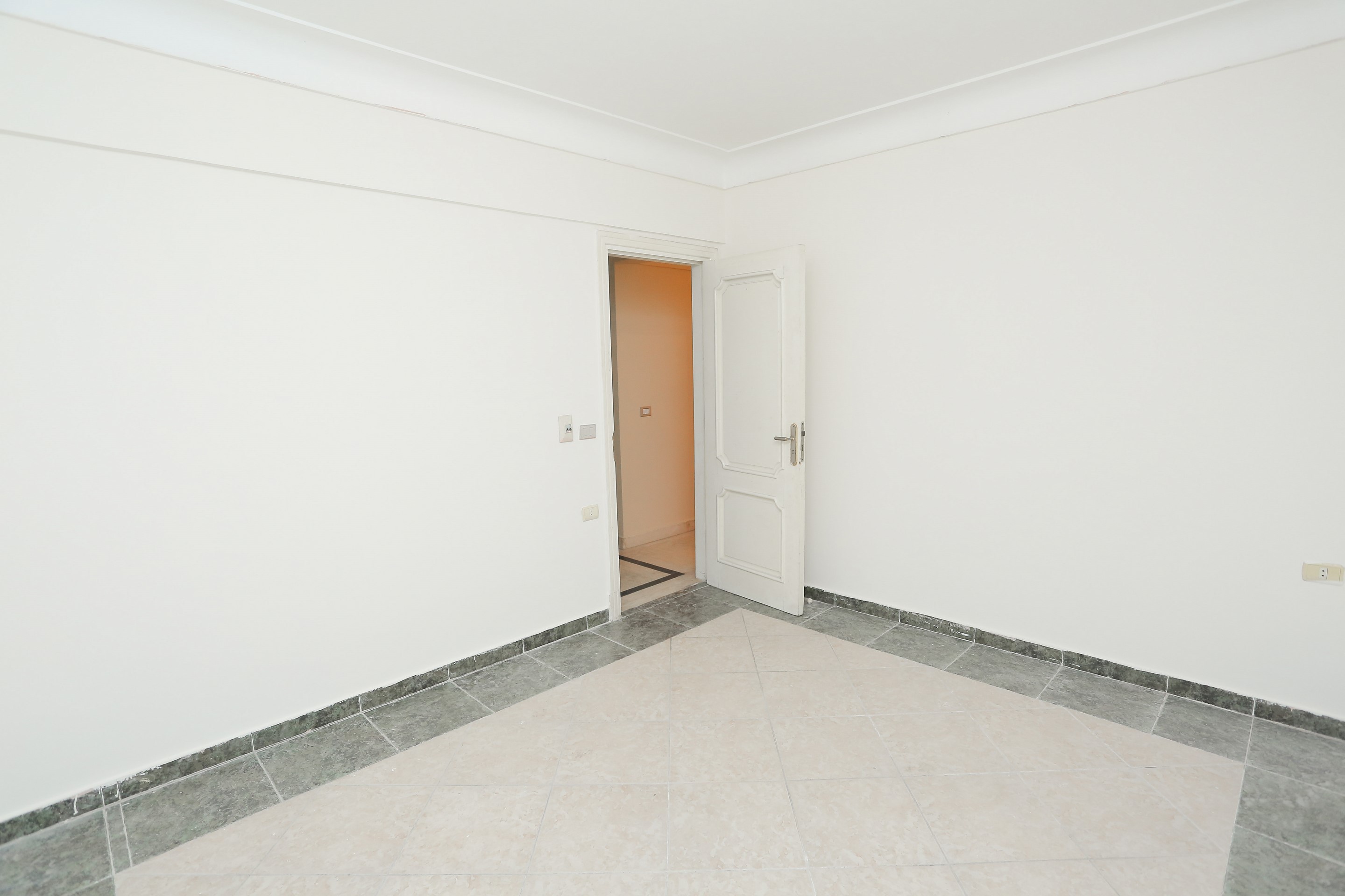 Apartment for Rent 170 Saraya (Korniesh Road)