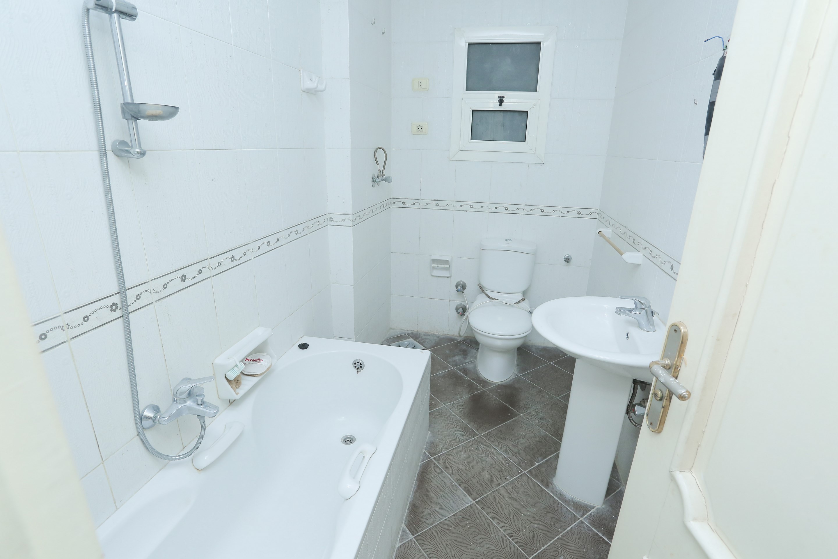 Apartment for Rent 170 Saraya (Korniesh Road)