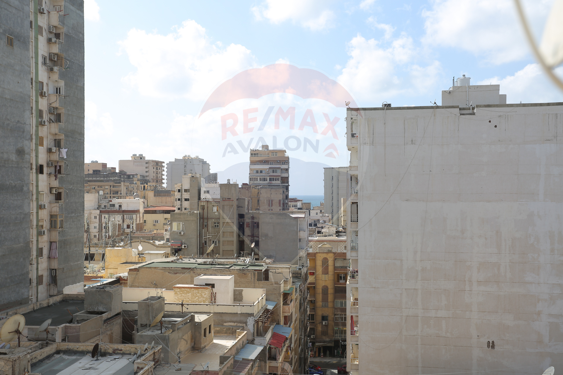 شقة للإيجار المفروش 175م  زيزنيا (خطوات من شارع ابوقير - عمارة براند)