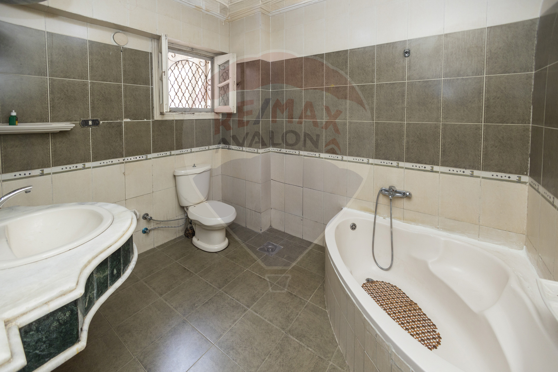 Apartment for sale 185 m Glim (Mahmoud Eldeib St. - Steps from the sea)