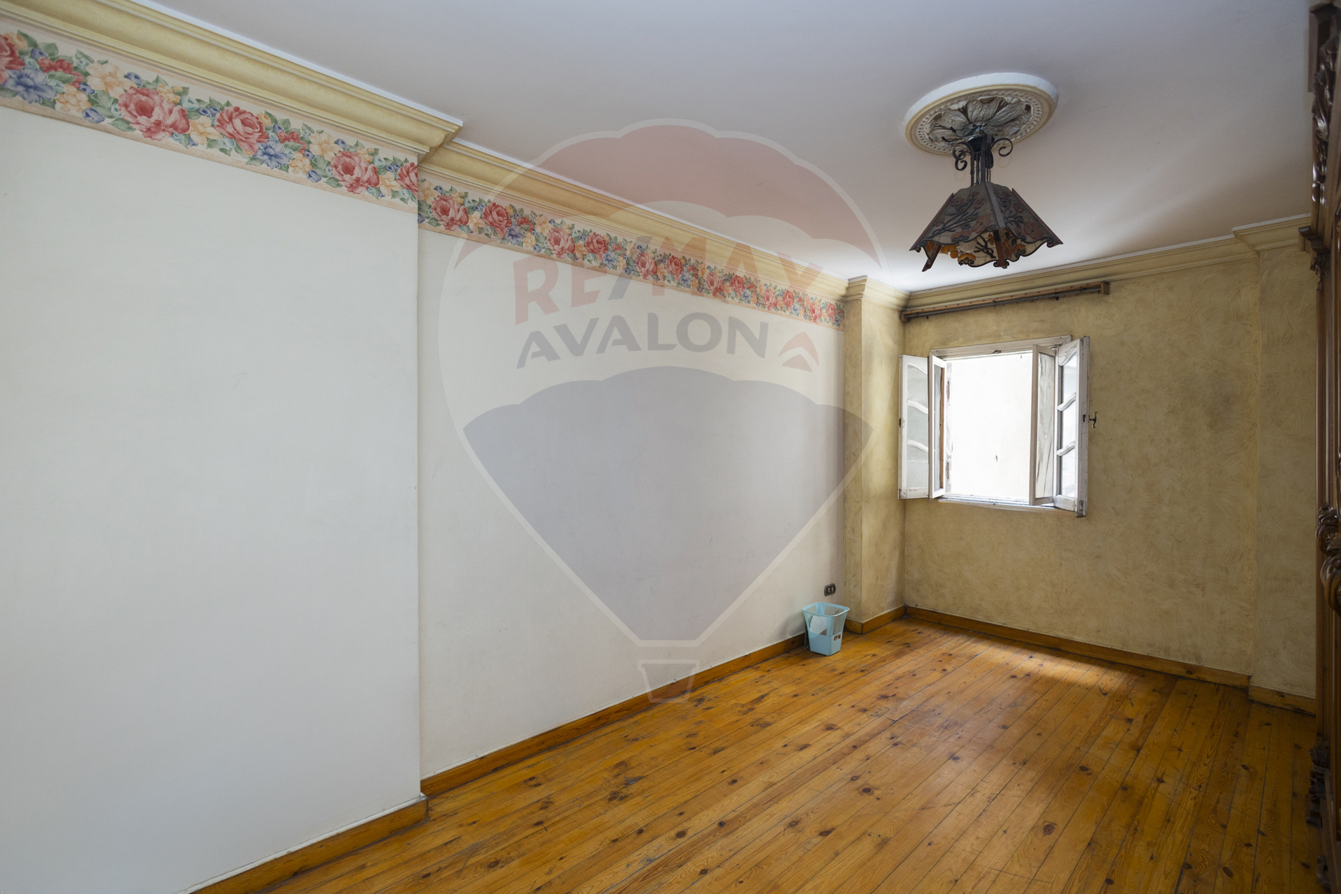 Apartment for sale 185 m Glim (Mahmoud Eldeib St. - Steps from the sea)