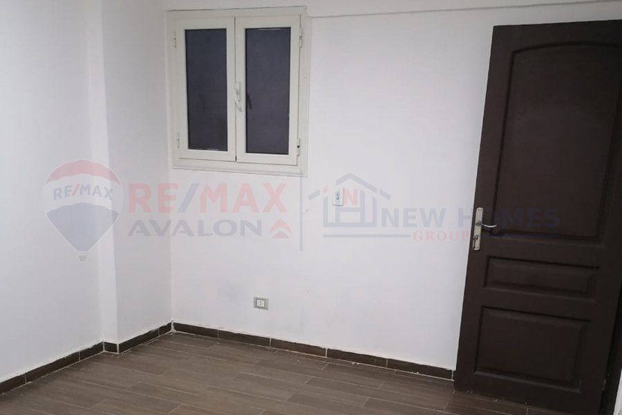 Apartment for 170 m Sporting (Directly on the tram)