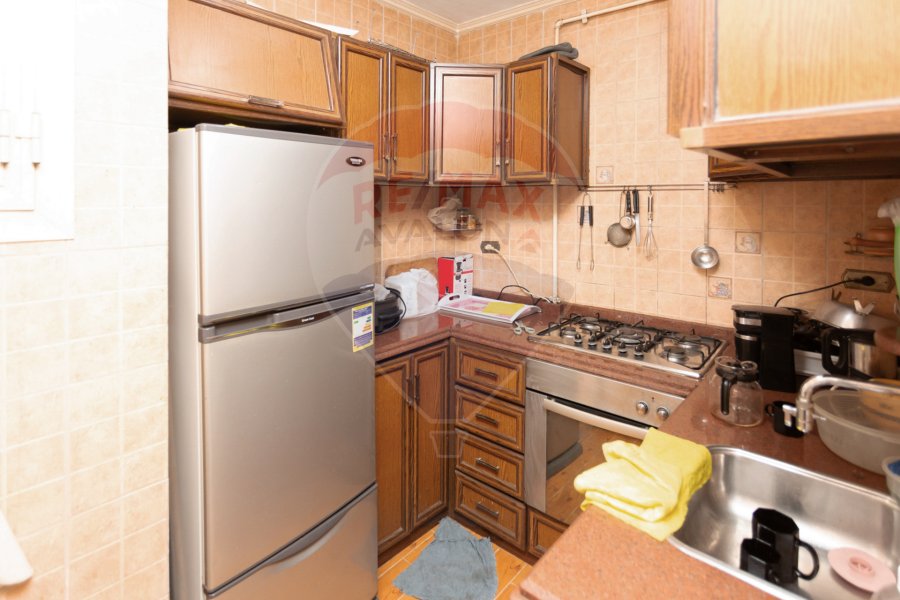 Apartment for sale in Al-Azarita (steps from the sea) 100 m