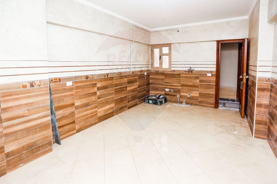 Apartment for sale 235 m Gleem (directly on the sea)