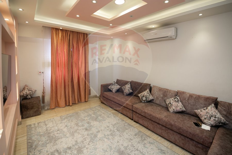 Apartment for sale 180 m El Shatby (steps from the sea)