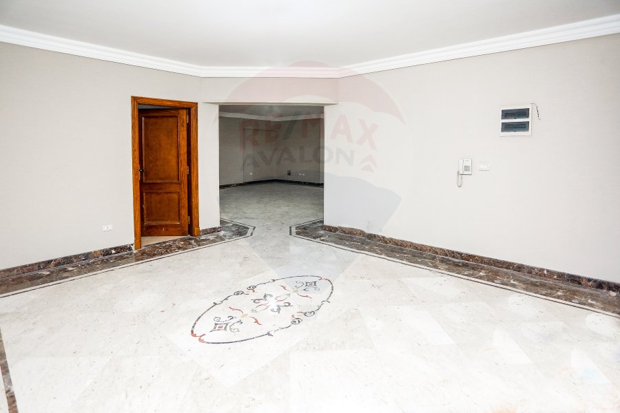 Apartment for sale 235 m Gleem (directly on the sea)