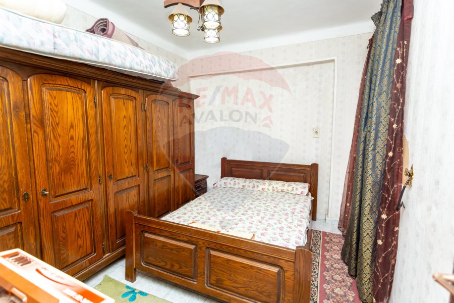 Apartment for sale in Al-Azarita (steps from the sea) 100 m