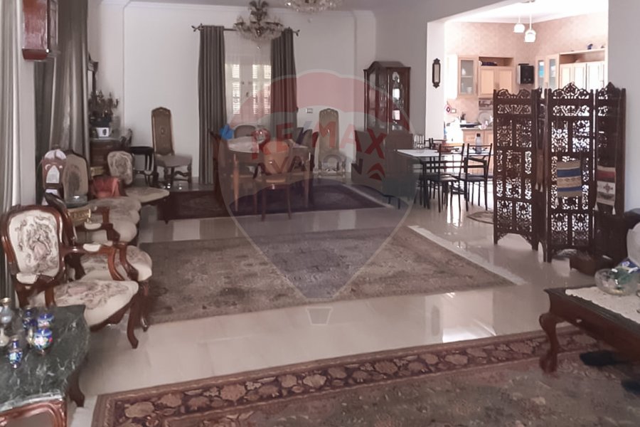 فيلا للبيع 170م + 250 حديقة - كينج مريوط (شارع موتيل)