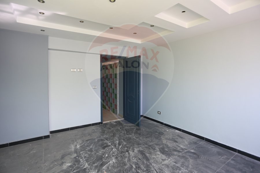Apartment for sale 150 m Stanley (directly on the sea)