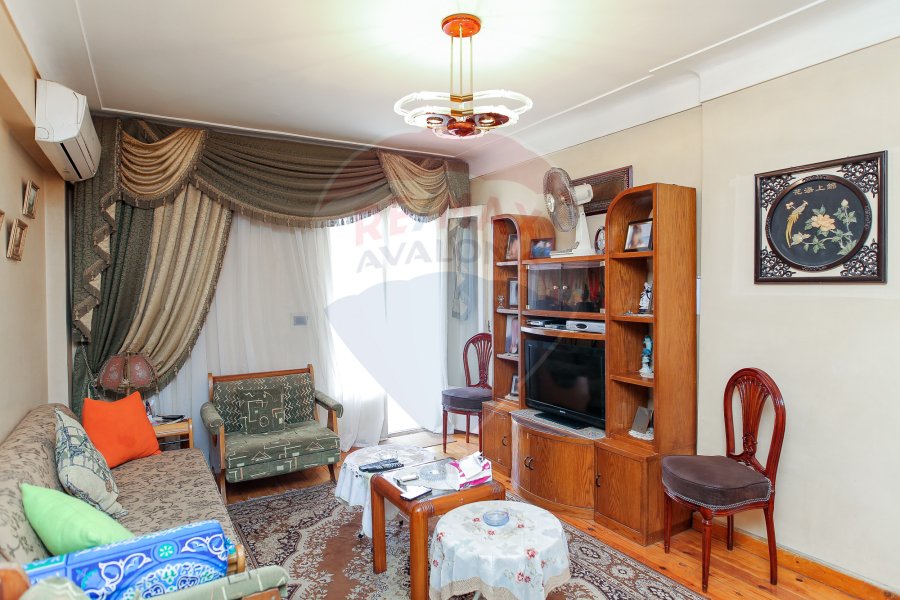 (شقة للبيع 250 م رشدي (على الترام مباشرة