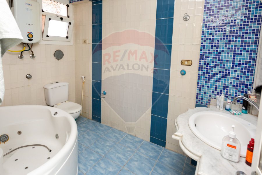 Apartment for sale in Al-Azarita (steps from the sea) 100 m