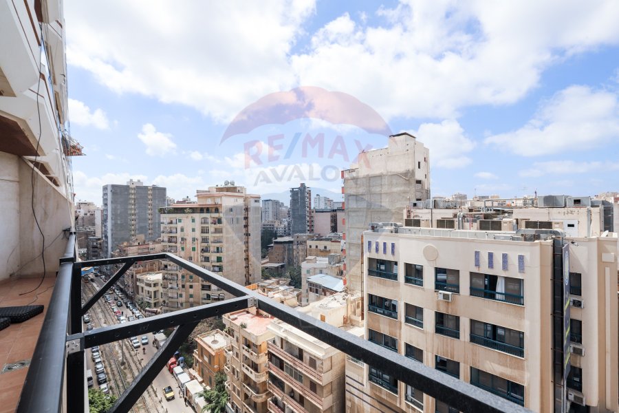 Apartment For Sale 185 m Fleming (Directly On Tram Station)