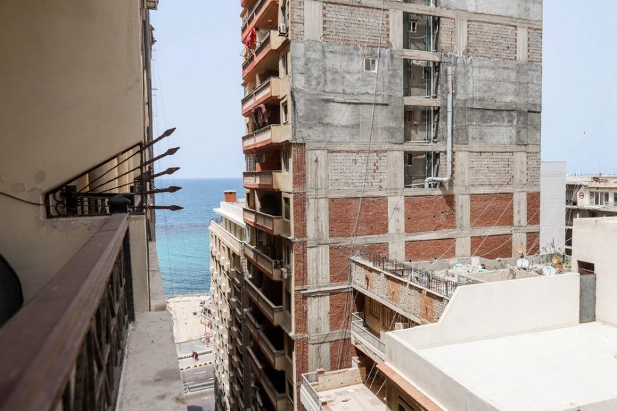 شقة مفروش للإيجار154م ميامي ( ش مصطفي نجيب )