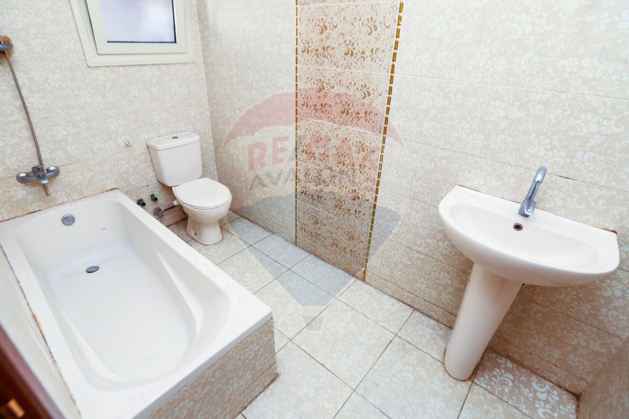 Apartment for sale 200 m Sporting ( Directly on Abo Qeer St )