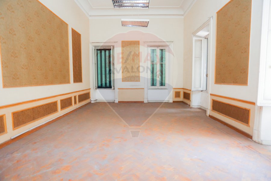 Castle for sale Al-Hay Al-Latiny (Steps from Fouad St. and Sultan Hussein St.) 1,460 m