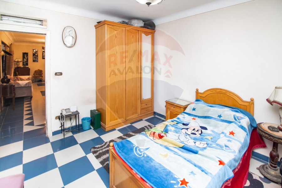Apartment for sale 150 m Janaklis (steps from Abu Qir Street)