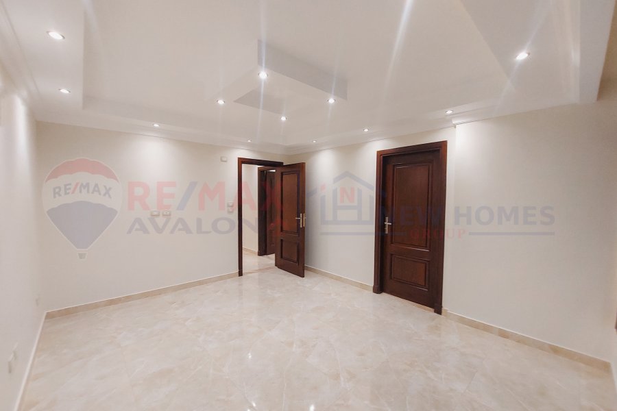 Administrative unit for rent 107 m Smouha (Fawzy Moaaz st - brand building)