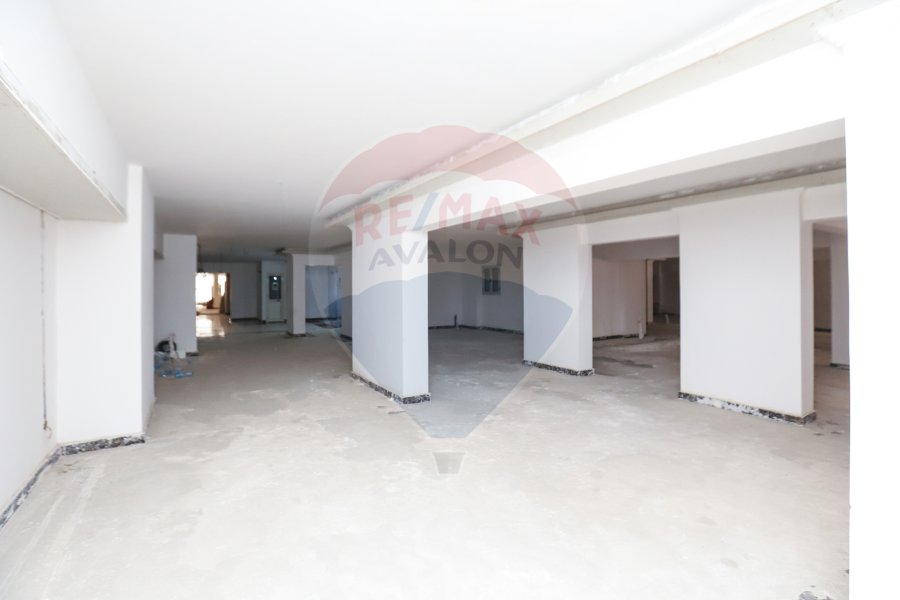Commercial Shop + Mezzanine For rent 1800 m Victoria ( Ahmed Bin Hanbal St. )