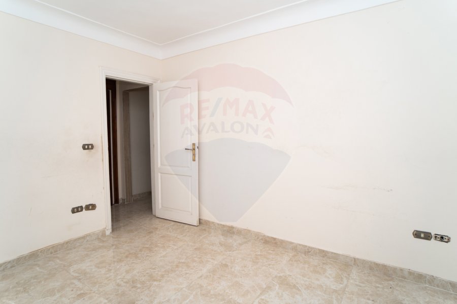 Apartment for rent 100 m Smouha (Tutankhamun St.)