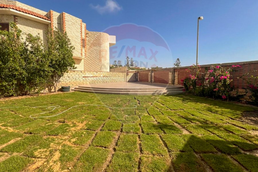 Stand alone villa for sale (Heliobeach) 700 m