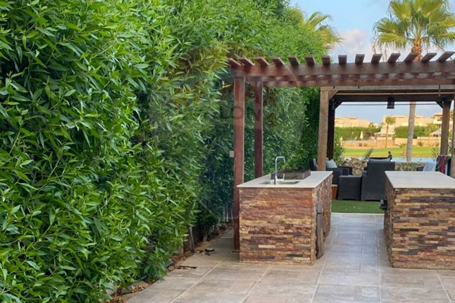 Chalet + garden for sale (Hacienda Bay) 275 m
