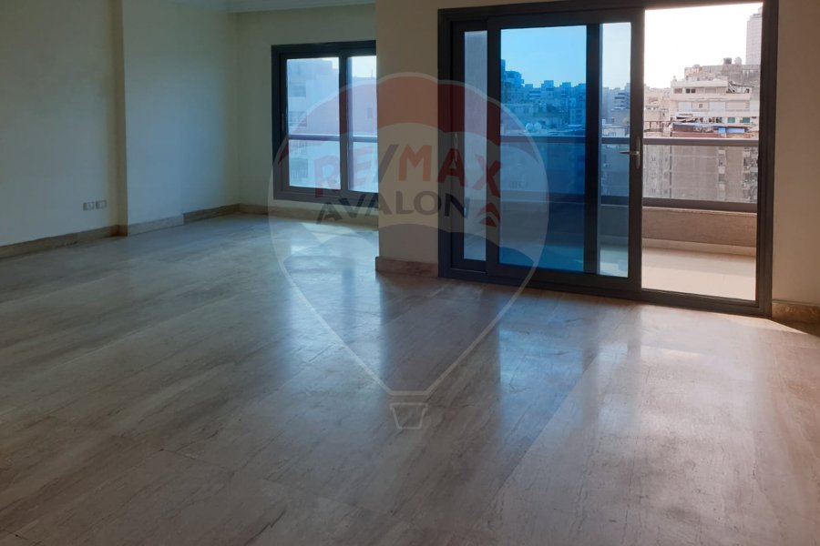 Apartment for rent 197 m Stanly (Directly on the sea)