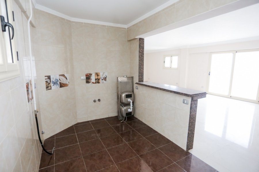 شقة للبيع 185م سموحة  ( كوبري 14 مايو)