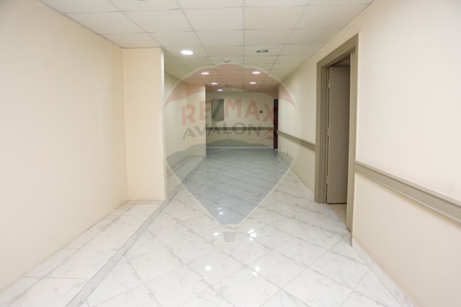 ميزانين للإيجار825 م سموحة (ش فوزى معاذ الرئيسى - خطوات من ميدان على بن أبى طالب)